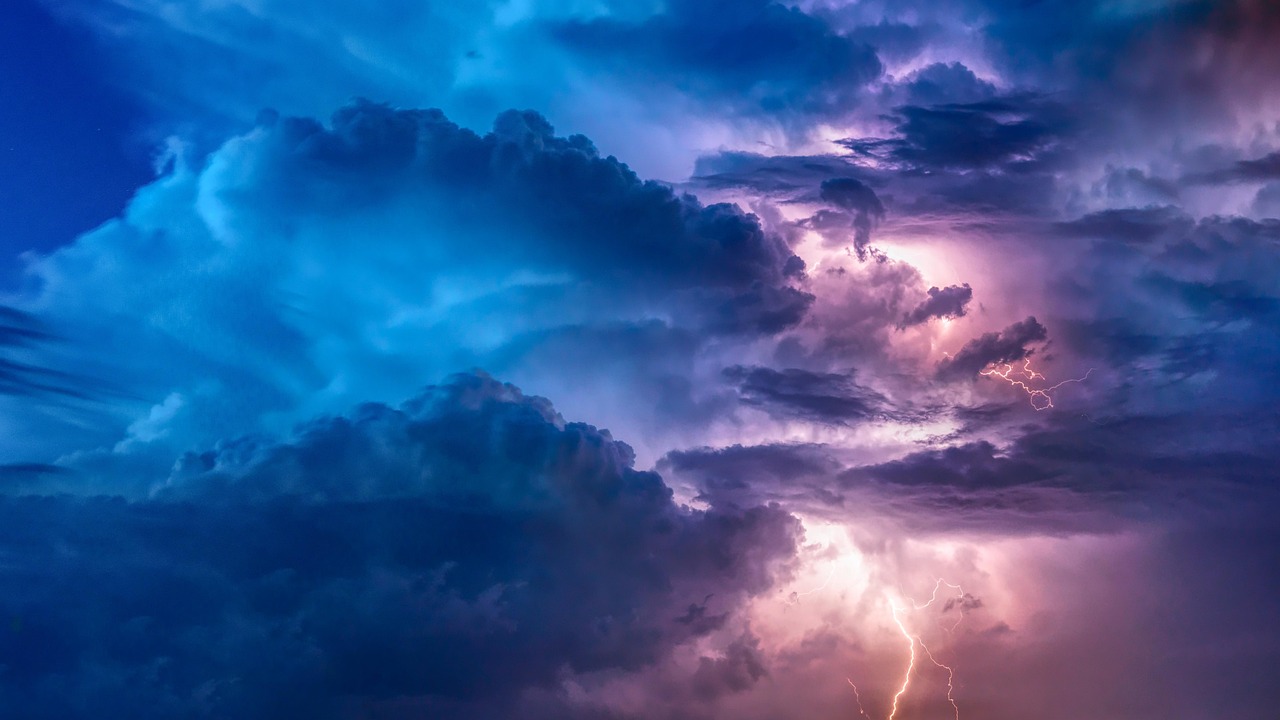 découvrez les prévisions météo détaillées pour aujourd'hui et les prochains jours : températures, précipitations, vents et conseils pour mieux préparer votre journée.