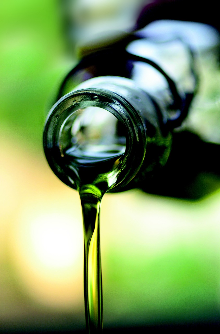 découvrez les bienfaits de l'huile d'olive, un incontournable de la cuisine méditerranéenne. apprenez à choisir la meilleure qualité, ses usages culinaires variés et ses vertus pour la santé. plongez dans l'univers riche et savoureux de l'huile d'olive.