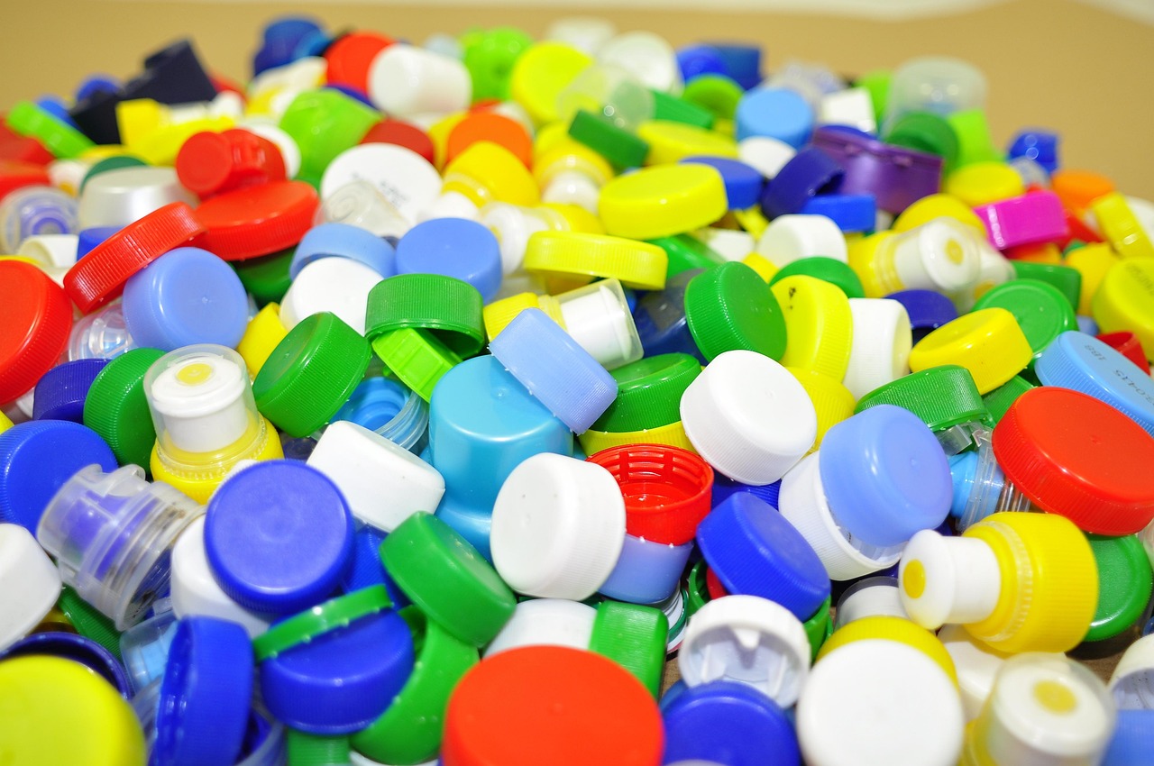 découvrez des stratégies efficaces pour réduire l'utilisation du plastique et préserver notre environnement. apprenez des conseils pratiques pour adopter un mode de vie plus durable et contribuer à la protection de la planète.