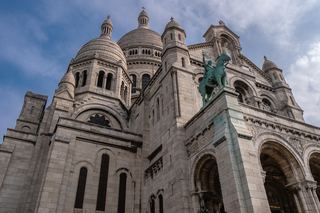 découvrez l'accord de paris, un pacte international visant à lutter contre le changement climatique et à limiter le réchauffement planétaire. apprenez ses objectifs, ses engagements des pays signataires, et son impact sur l'environnement et la société.