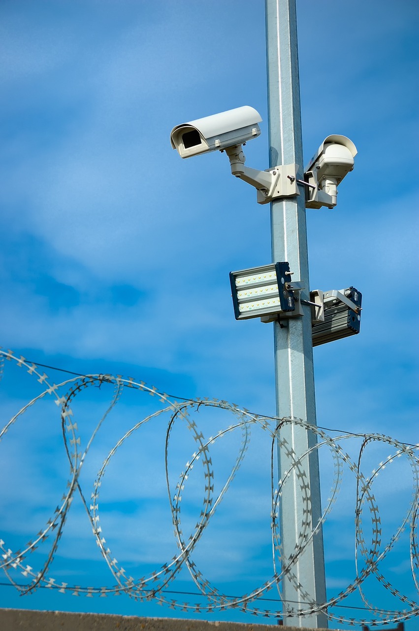 découvrez l'importance de la surveillance transfrontalière pour garantir la sécurité et la santé publique. explorez les stratégies et technologies utilisées pour surveiller les menaces au-delà des frontières et promouvoir la coopération internationale.