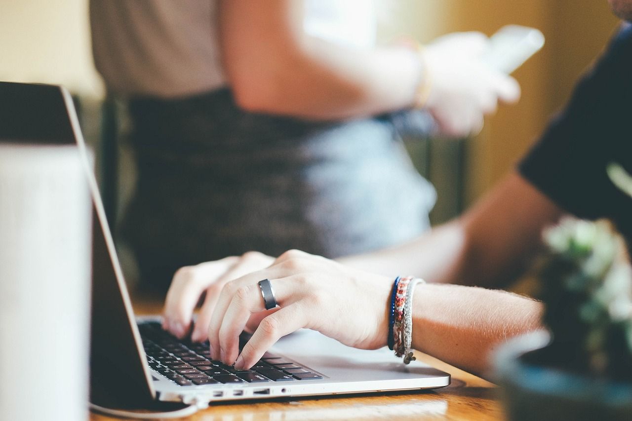 découvrez les différentes formes de discrimination en milieu de travail, leurs impacts et les moyens de les combattre pour un environnement professionnel inclusif et respectueux.