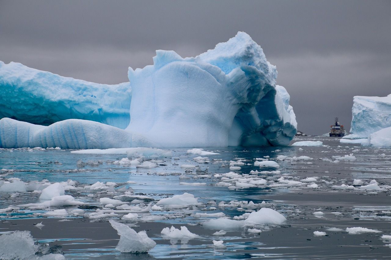 découvrez l'antarctique, le continent glacé aux paysages spectaculaires, une destination unique pour les aventuriers et les amoureux de la nature polaire.