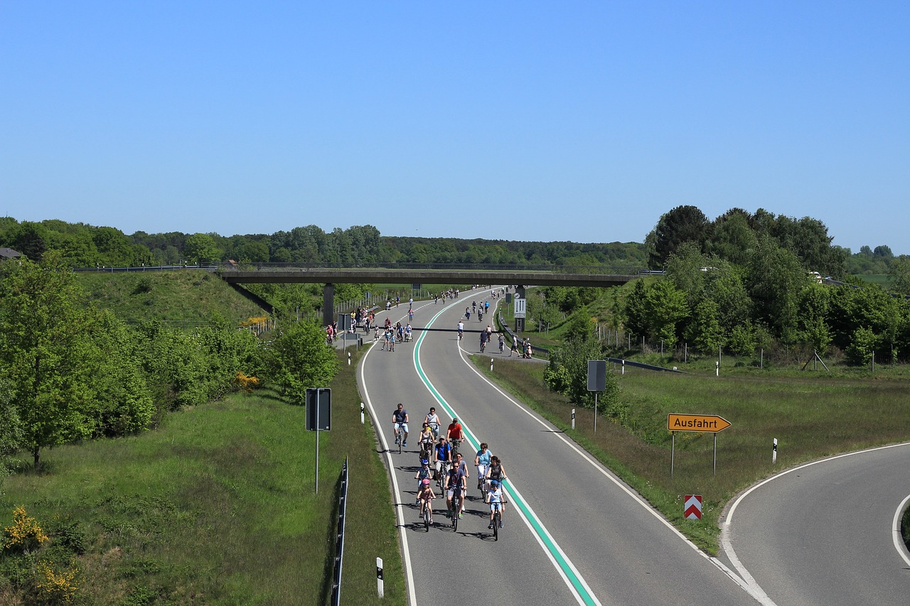 découvrez un monde sans voitures : avantages pour l'environnement, améliorations de la qualité de vie et alternatives de transport durables. vivez l'expérience car-free et redécouvrez votre ville.