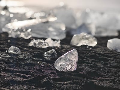 Un sombre record : la fonte rapide de la banquise arctique s’amplifie sous l’influence de…