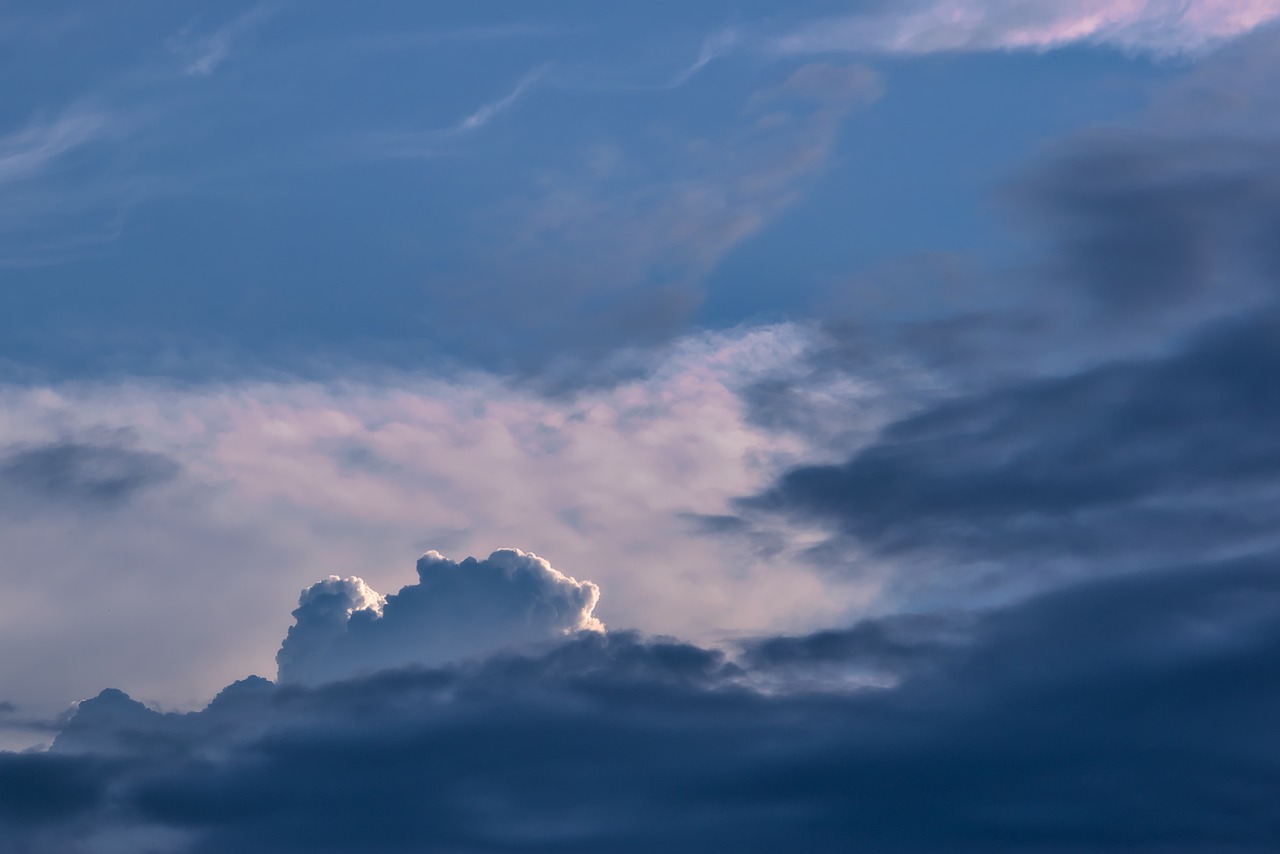 découvrez la différence essentielle entre le climat et la météo. apprenez comment ces deux concepts interagissent, leurs implications sur notre quotidien et l'importance de comprendre les enjeux climatiques actuels.