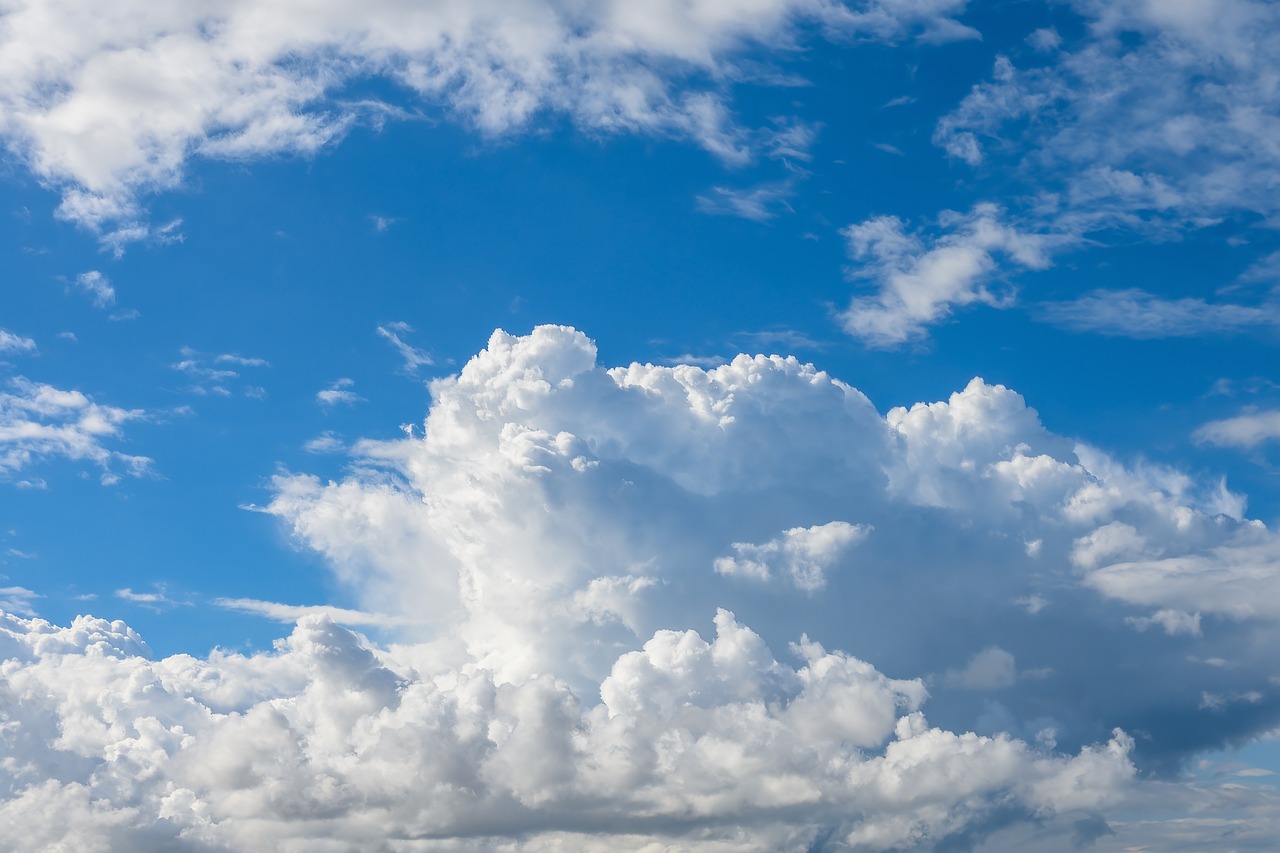 découvrez la différence entre le climat et la météo. apprenez comment ces deux concepts influencent notre environnement, nos activités quotidiennes et les enjeux écologiques. informez-vous sur leur impact à long terme et pourquoi il est crucial de les comprendre dans le contexte actuel du changement climatique.