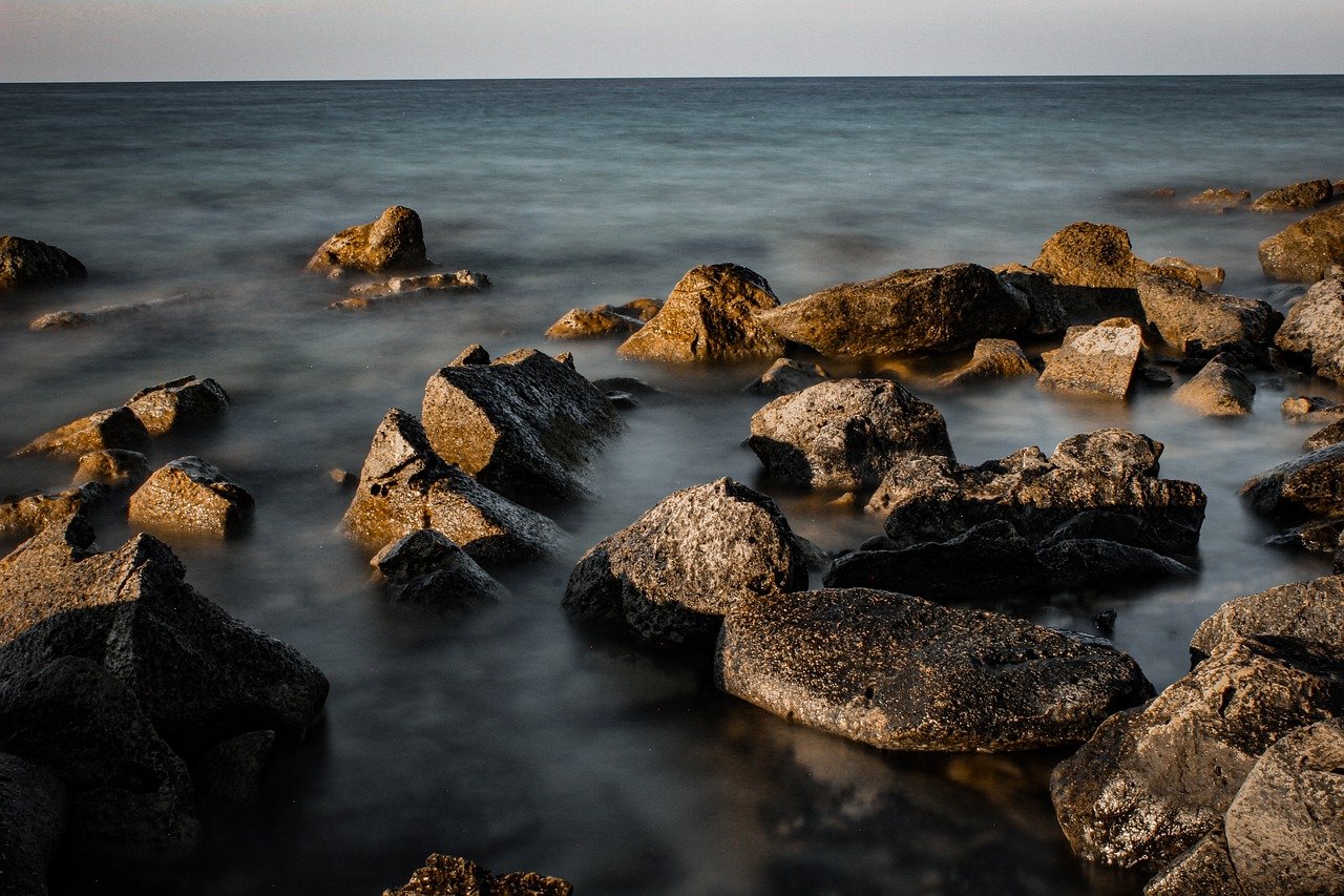 découvrez l'univers côtier à travers des paysages marins à couper le souffle, des plages aux dunes dorées, et plongez dans un écosystème riche entre terre et mer. explorez les activités nautiques, la faune locale et les trésors cachés des rivages.