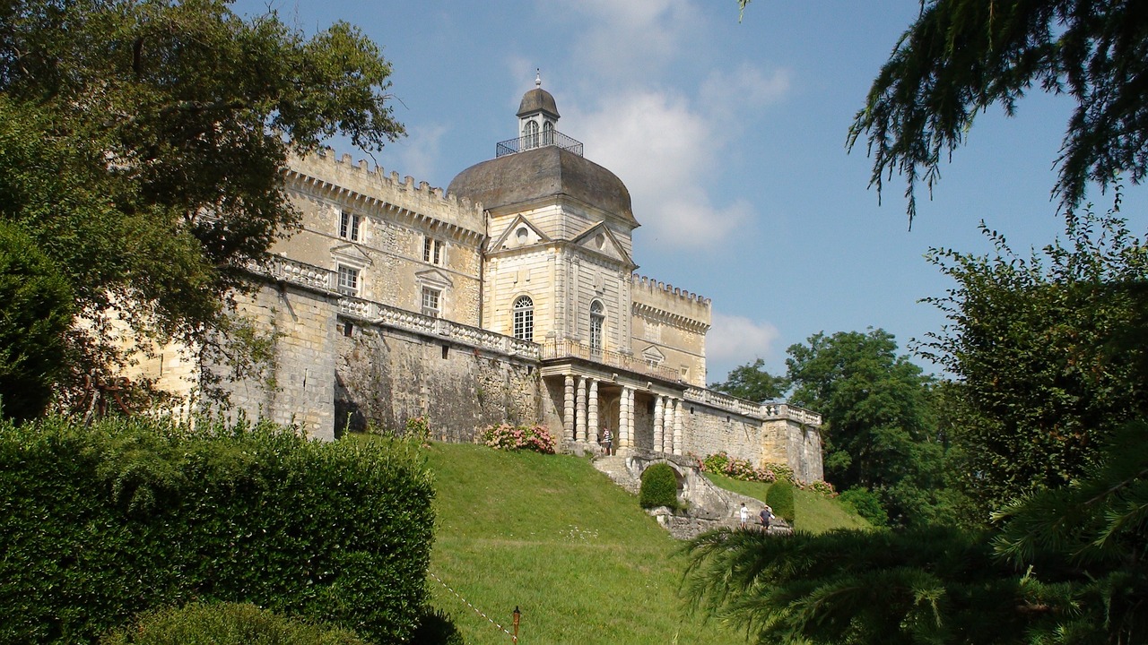 découvrez la région nouvelle-aquitaine, un territoire riche en paysages diversifiés, en patrimoine culturel unique et en activités passionnantes. explorez ses vignobles renommés, ses plages ensoleillées et ses charmants villages, tout en profitant de l'hospitalité de ses habitants.