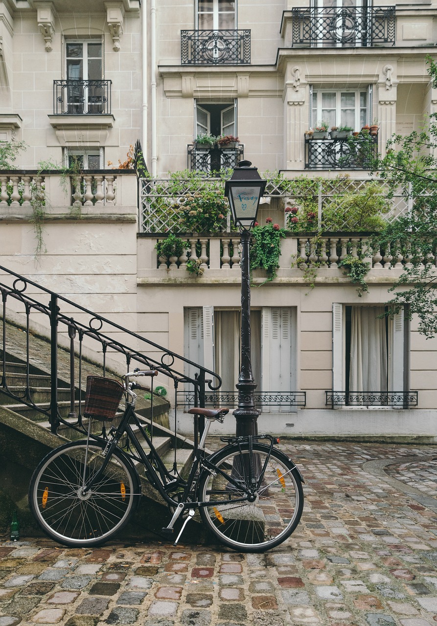 découvrez l'accord de paris, un accord international visant à lutter contre le changement climatique en limitant le réchauffement à moins de 2°c. explorez ses objectifs, ses enjeux globaux et les engagements des pays pour un avenir durable.