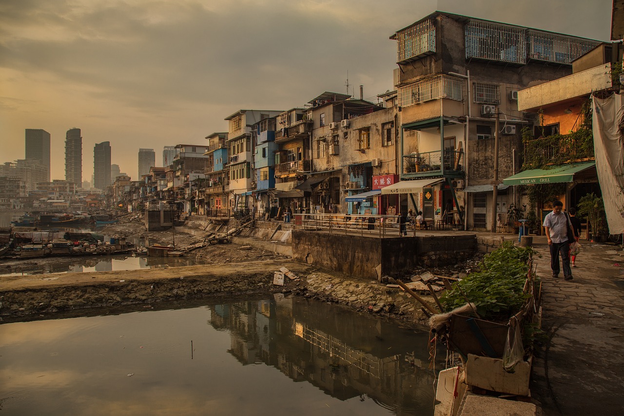 découvrez comment la pauvreté environnementale impacte les communautés à travers le monde. explorez les défis liés à la dégradation des ressources naturelles, les inégalités sociales et les solutions durables pour améliorer les conditions de vie des plus vulnérables.