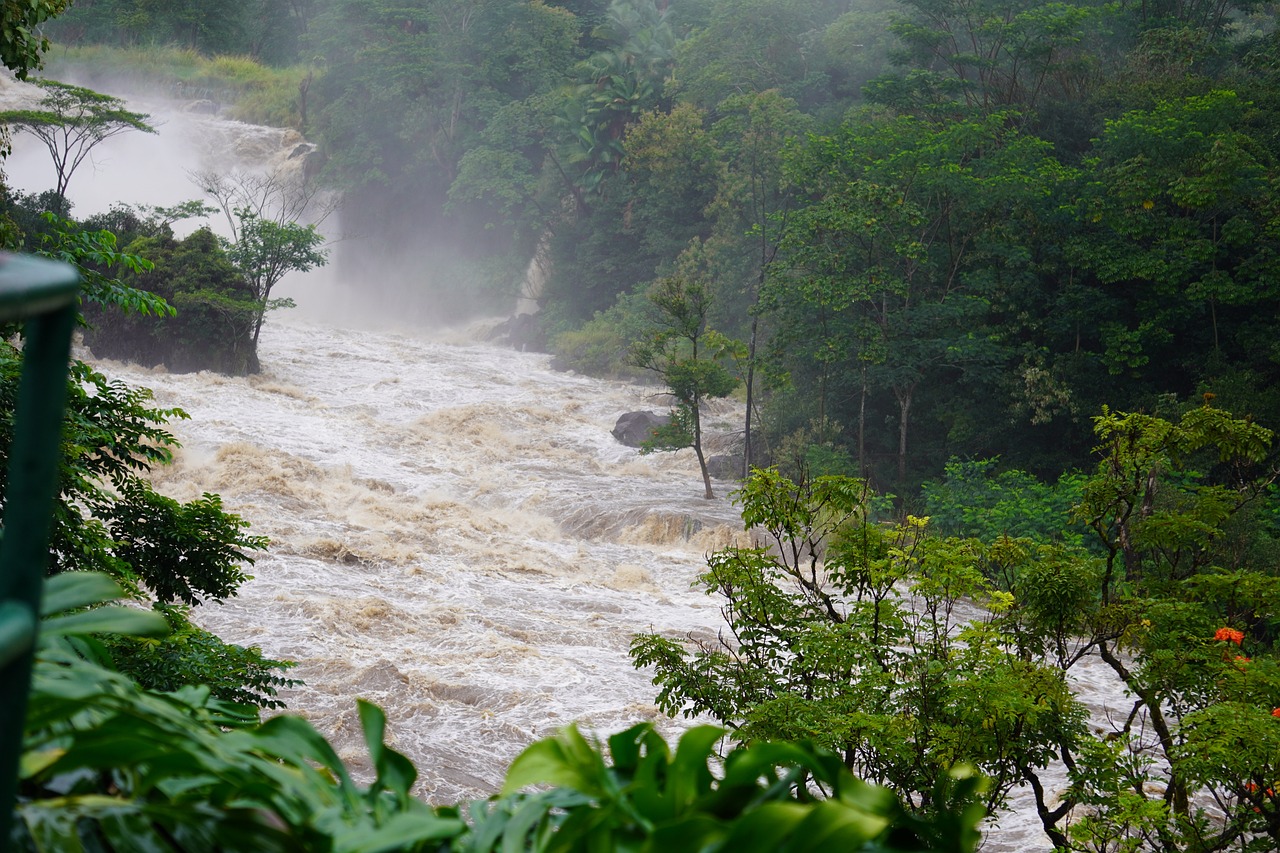 découvrez les causes et conséquences des inondations, ainsi que des solutions pour mieux les anticiper et les gérer. informez-vous sur les mesures de prévention et de sécurité face à ce phénomène climatique de plus en plus fréquent.