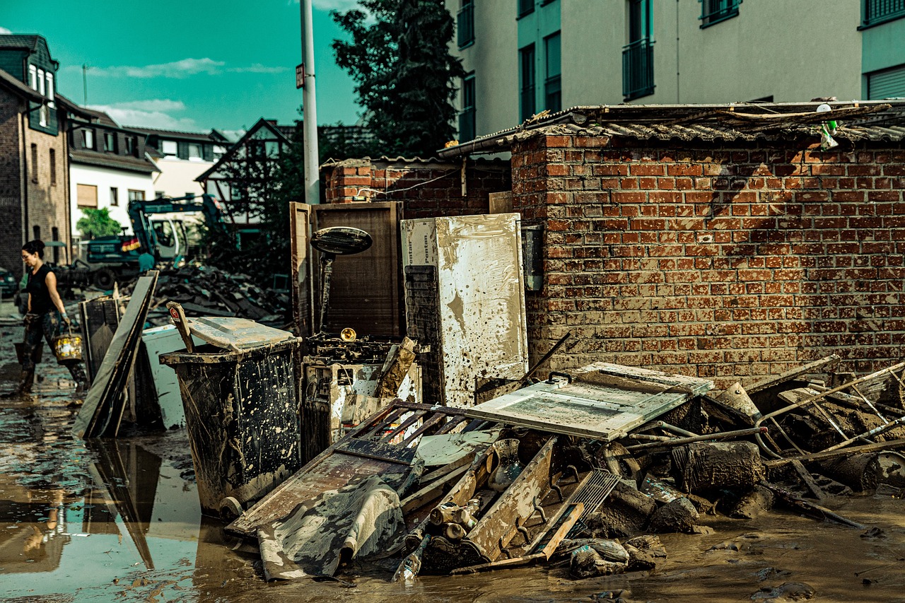 découvrez l'impact dévastateur des inondations sur l'environnement et les sociétés humaines. apprenez-en davantage sur les causes, les conséquences et les mesures de prévention pour faire face à ce phénomène naturel croissant.