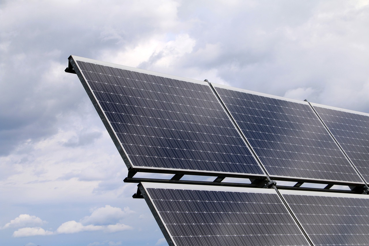 découvrez comment la transition énergétique façonne notre avenir en intégrant des solutions durables, des énergies renouvelables et des technologies innovantes pour un monde plus vert. explorez les enjeux, les opportunités et l'impact de cette transformation sur notre quotidien.