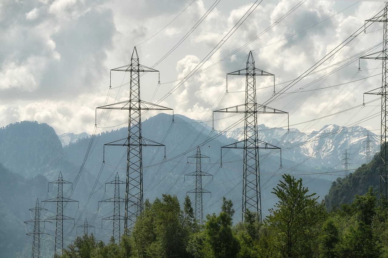 découvrez les enjeux et les solutions de la transition énergétique. explorez comment les innovations technologiques et les politiques durables peuvent transformer notre consommation d'énergie pour un avenir plus vert et responsable.
