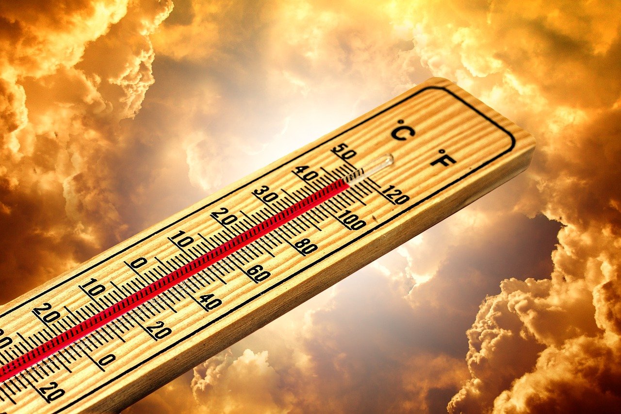 découvrez les phénomènes météorologiques extrêmes, leurs impacts sur notre environnement et des conseils pratiques pour se préparer face à ces événements climatiques de plus en plus fréquents.