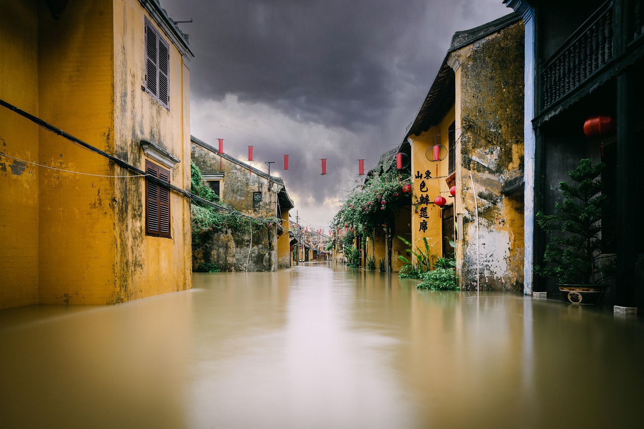 découvrez l'importance de la sensibilisation aux inondations pour protéger votre famille et vos biens. informez-vous sur les risques, les mesures de prévention et les actions à entreprendre en cas de montée des eaux.