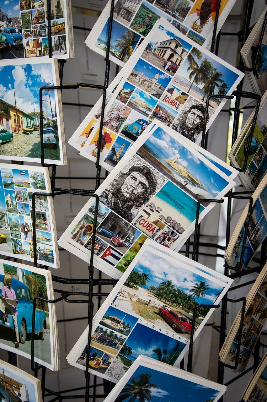 découvrez notre collection unique de cartes postales, idéales pour partager vos souvenirs et vos pensées avec vos proches. explorez des designs variés et laissez libre cours à votre créativité en envoyant une touche personnelle à vos correspondances.