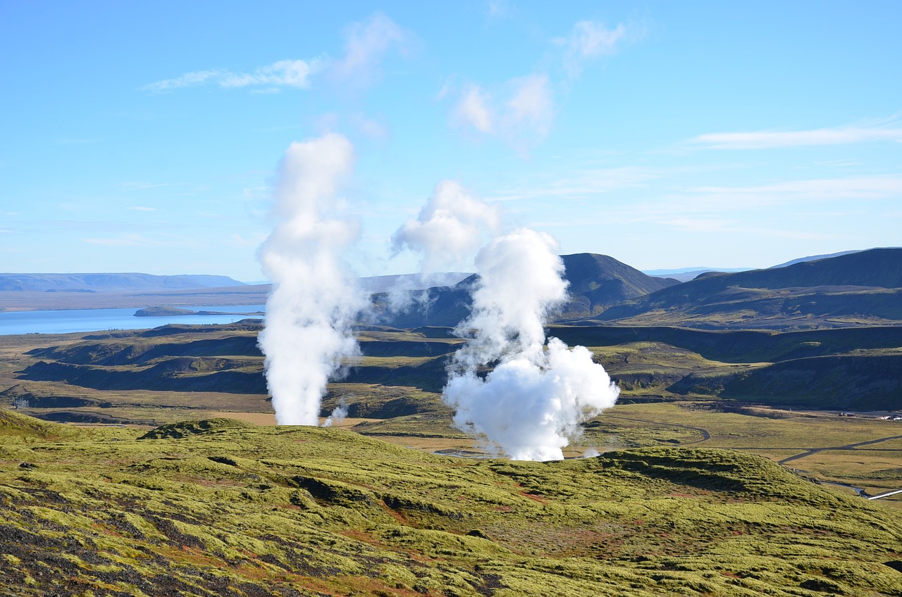 découvrez l'énergie géothermique, une source d'énergie renouvelable et durable, qui exploite la chaleur de la terre pour produire électricité et chauffage. explorez ses avantages, son fonctionnement et son potentiel dans la transition énergétique.
