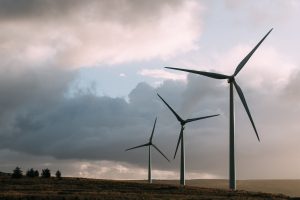 découvrez comment les éoliennes transforment le vent en énergie durable. apprenez-en davantage sur leur fonctionnement, leurs avantages écologiques et leur rôle dans la lutte contre le changement climatique.