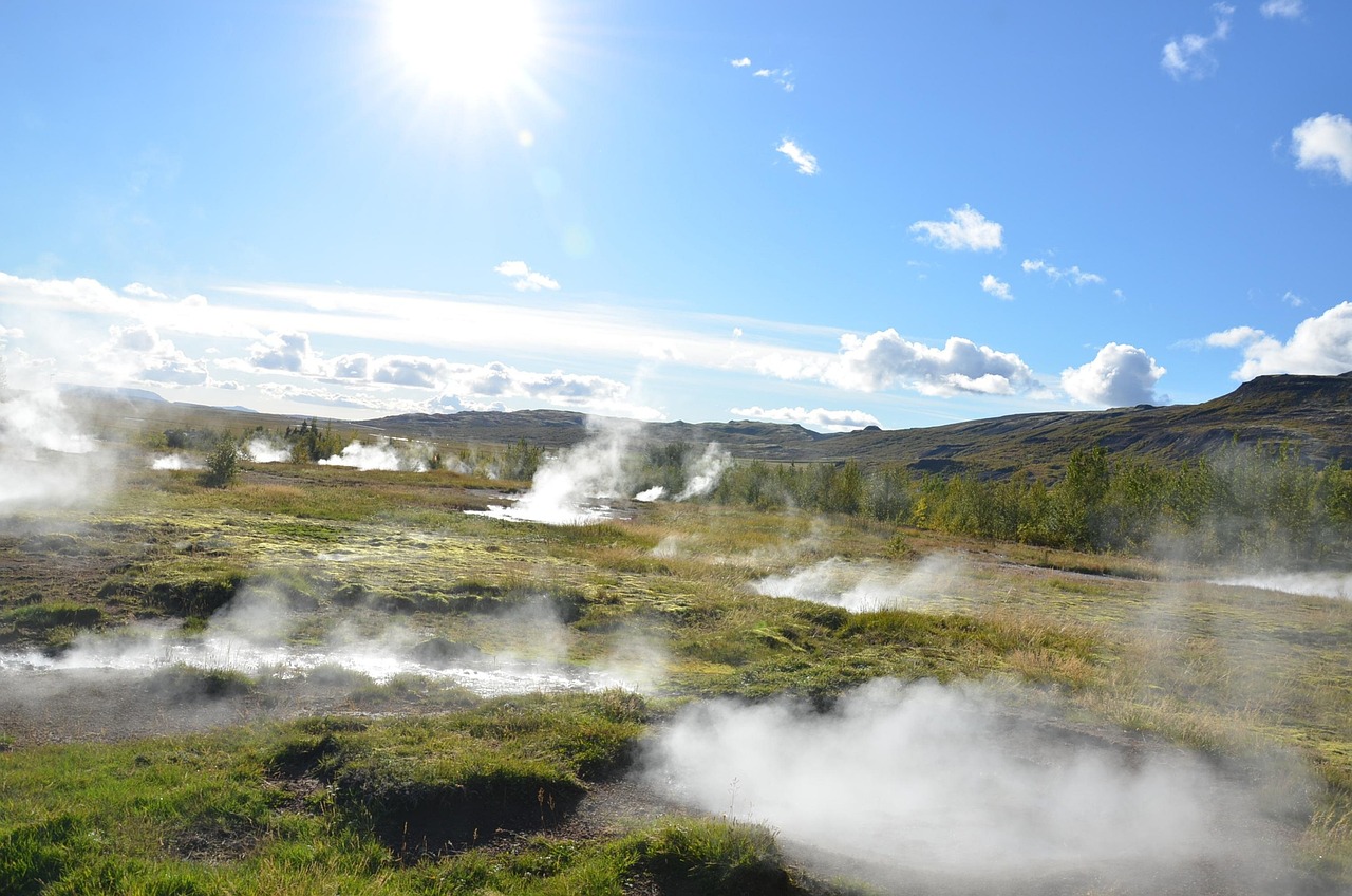 découvrez l'énergie géothermique, une source renouvelable et durable qui exploite la chaleur de la terre pour produire de l'électricité et chauffer des bâtiments. apprenez-en plus sur ses avantages, son fonctionnement, et son rôle dans la transition énergétique.