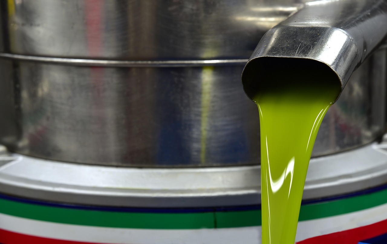 découvrez les bienfaits et les secrets de l'huile d'olive, un ingrédient essentiel de la cuisine méditerranéenne, riche en saveurs et en nutriments. explorez ses variétés, ses usages culinaires et ses propriétés pour la santé.