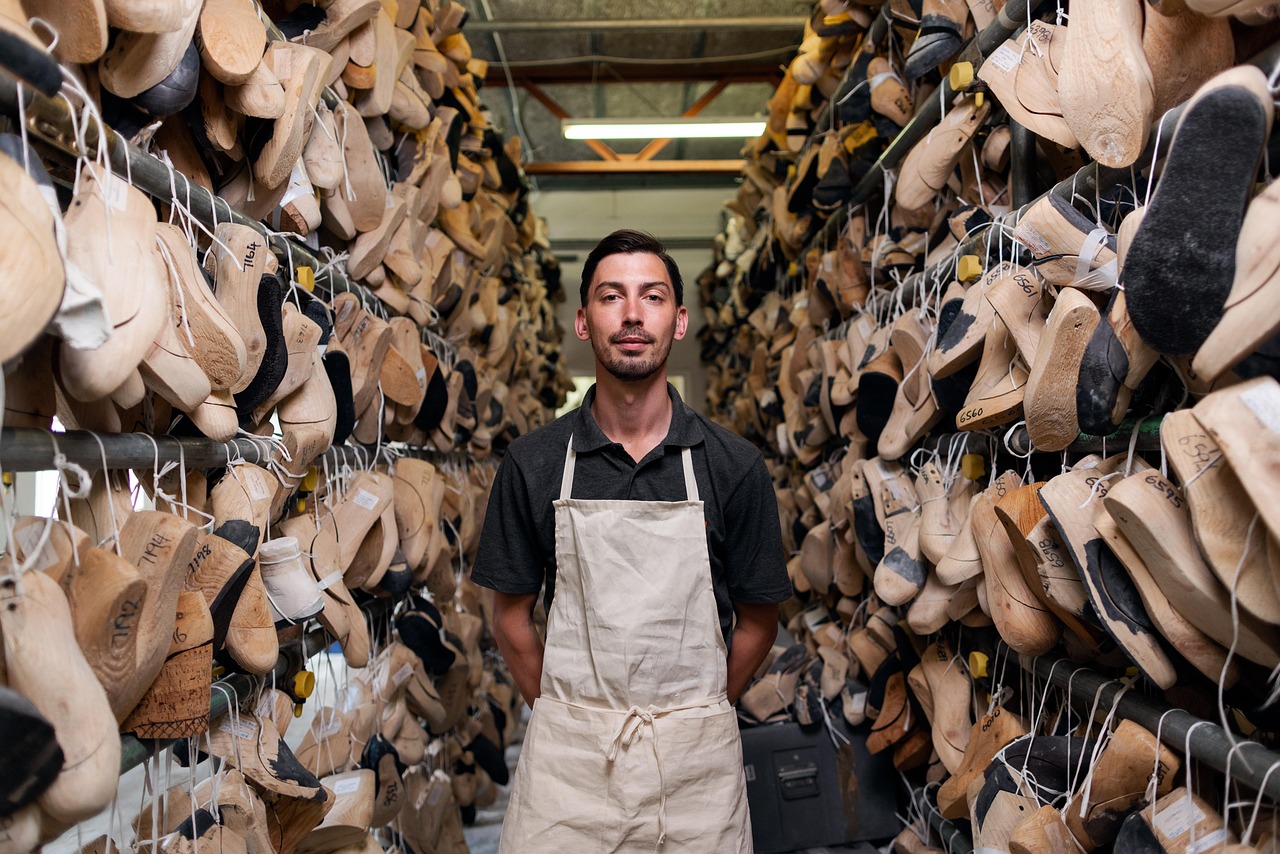 découvrez les pratiques de fabrication durables qui préservent l'environnement tout en optimisant la production. apprenez comment les entreprises adoptent des stratégies écologiques pour réduire leur empreinte carbone et promouvoir la durabilité dans l'industrie.