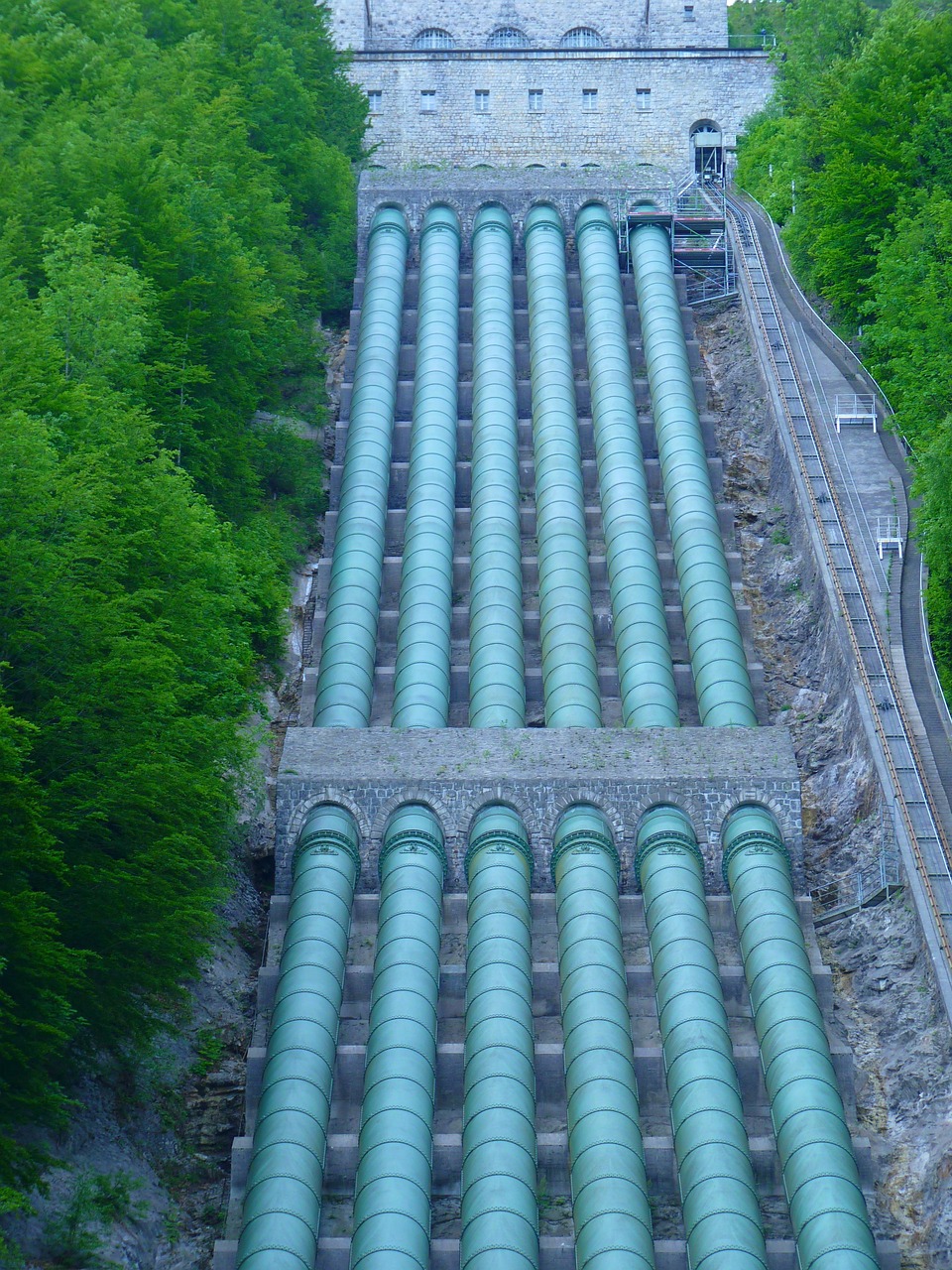 découvrez les meilleures pratiques et solutions innovantes pour une gestion efficace de l'eau, visant à préserver cette ressource précieuse et à assurer un avenir durable pour tous.