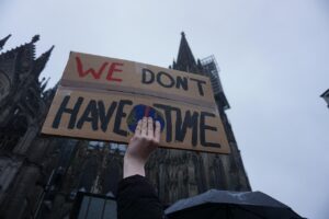 découvrez ce qu'est la justice climatique, ses enjeux et pourquoi elle est essentielle pour lutter contre les inégalités liées au changement climatique à l’échelle mondiale.