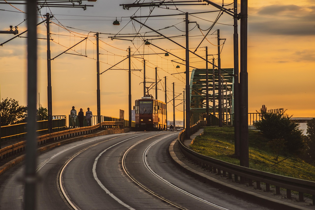 découvrez tout ce qu'il faut savoir sur l'infrastructure, ses composants essentiels, son impact sur le développement et les solutions innovantes pour optimiser vos projets urbains et industriels.