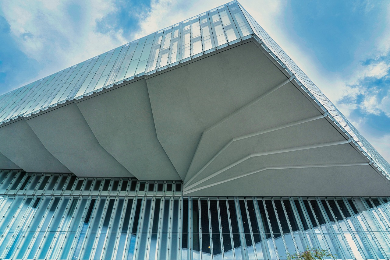 découvrez la norvège, un pays nordique réputé pour ses fjords spectaculaires, ses aurores boréales et sa nature préservée. préparez votre voyage et explorez oslo, bergen, et les merveilles naturelles norvégiennes.