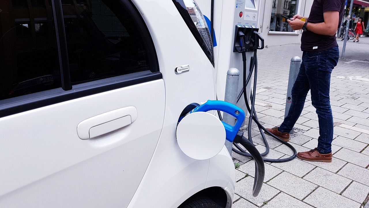 découvrez tout sur les voitures électriques : technologies innovantes, avantages écologiques, modèles populaires et conseils pour choisir la meilleure voiture électrique adaptée à vos besoins.
