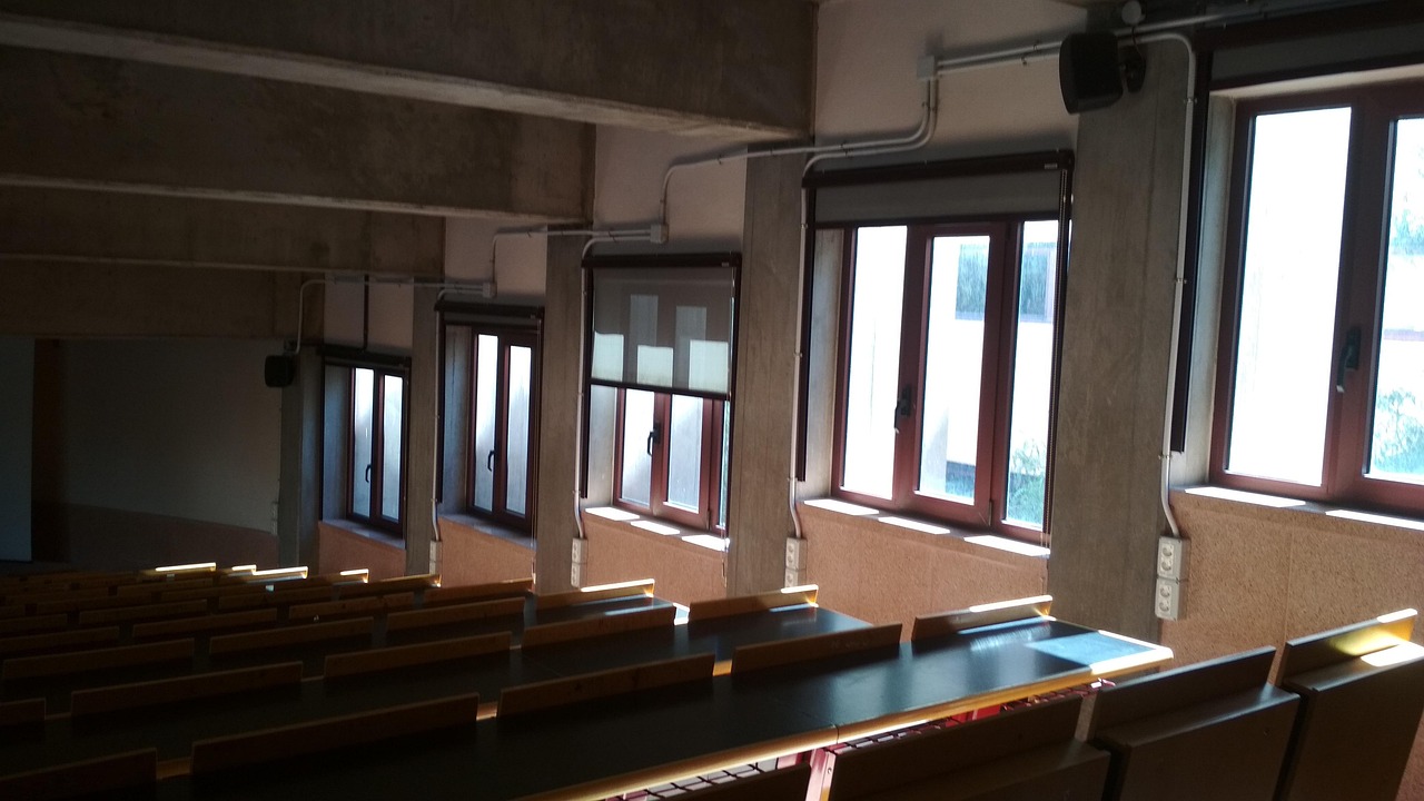 découvrez comment les écoles calmes favorisent un environnement d'apprentissage paisible et propice à la concentration des élèves.