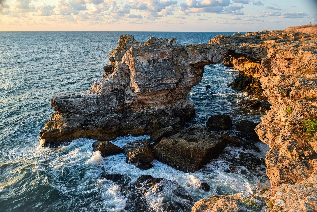 découvrez la beauté et la puissance de l'océan, un monde mystérieux regorgeant de vie marine, de paysages à couper le souffle et d'aventures inoubliables.