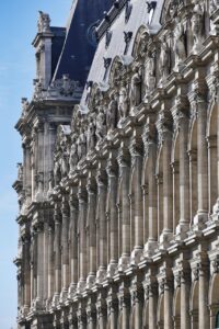 d&eacute;couvrez l'h&ocirc;tel de ville de paris, un monument embl&eacute;matique au c&oelig;ur de la capitale fran&ccedil;aise, riche en histoire et en architecture remarquable.