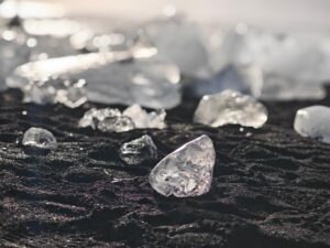 d&eacute;couvrez les effets de la fonte des glaces de l'arctique, ses causes et ses cons&eacute;quences sur le climat mondial.