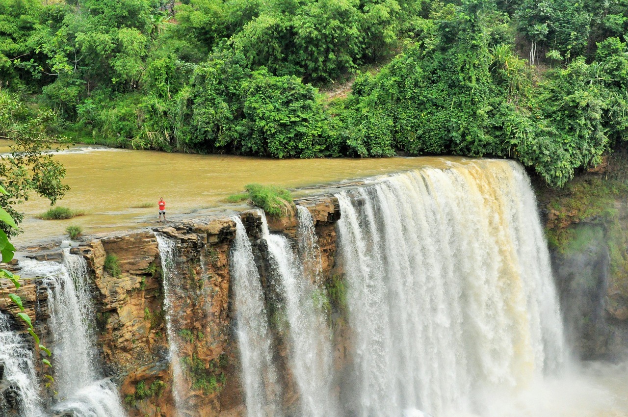 d&eacute;couvrez les geoparcs, des sites naturels uniques qui mettent en valeur le patrimoine g&eacute;ologique exceptionnel et favorisent la conservation et l'&eacute;ducation environnementale.