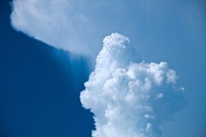 d&eacute;couvrez les causes, les impacts et les solutions face &agrave; la s&eacute;cheresse, un ph&eacute;nom&egrave;ne climatique majeur affectant l'agriculture, l'environnement et les ressources en eau.
