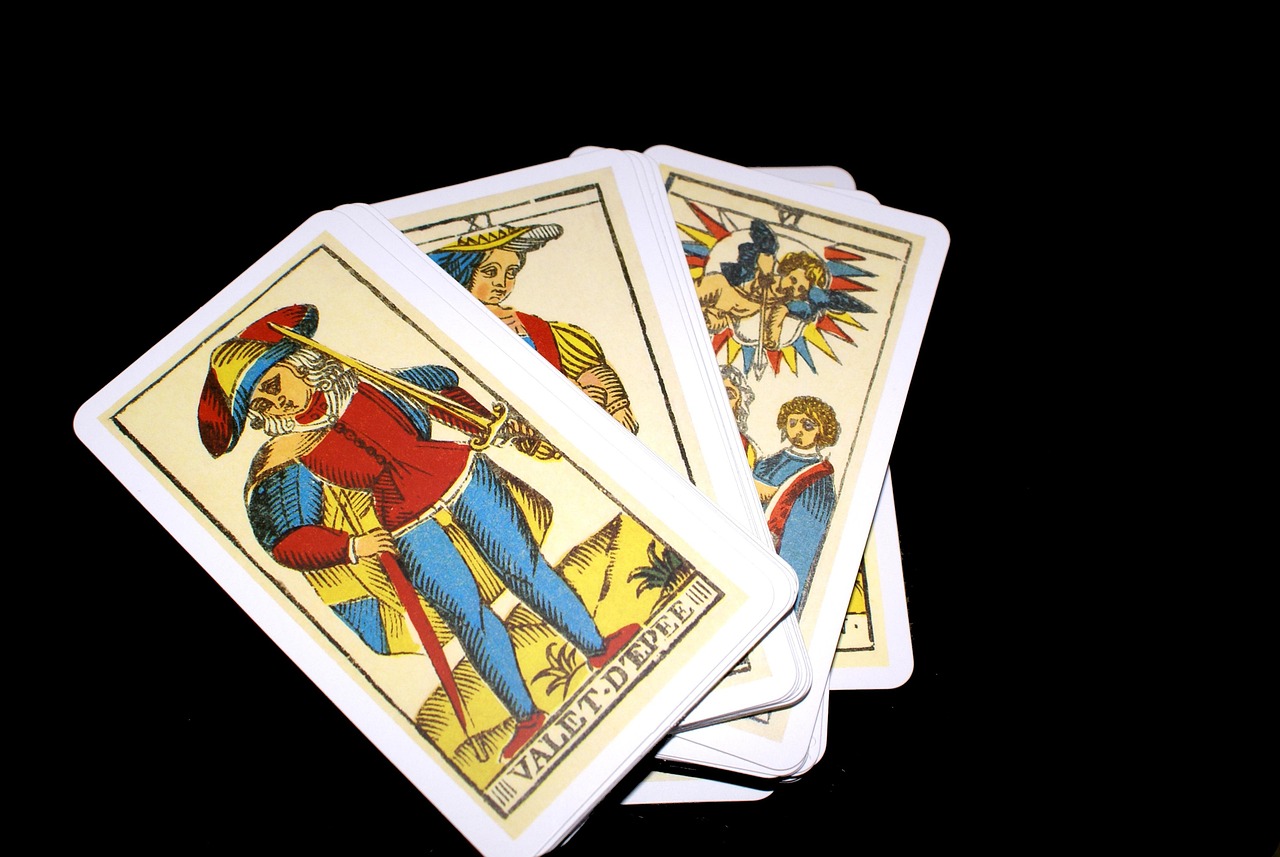 d&eacute;couvrez votre avenir avec notre tarot horoscope personnalis&eacute;. interpr&eacute;tez les cartes pour obtenir des conseils pr&eacute;cis et explorez votre destin&eacute;e.
