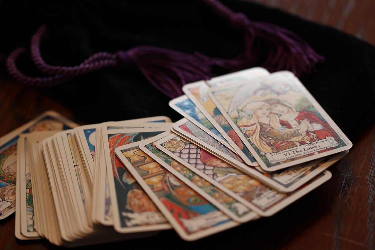 d&eacute;couvrez votre avenir et explorez les myst&egrave;res avec notre service de tarot horoscope pr&eacute;cis et personnalis&eacute;. interpr&eacute;tez les cartes et les astres pour mieux comprendre votre destin&eacute;e.