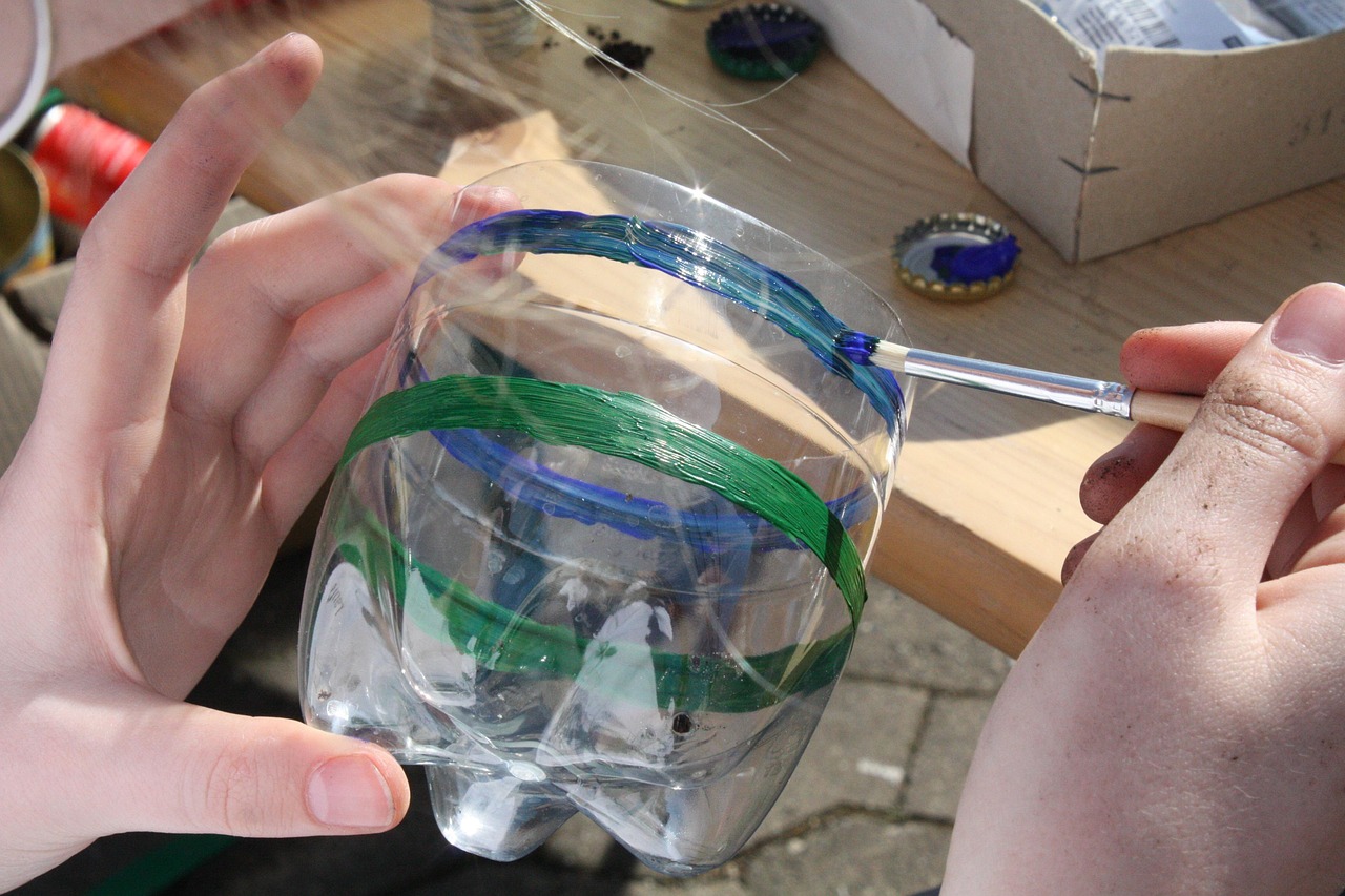 d&eacute;couvrez l'upcycling, une d&eacute;marche &eacute;coresponsable qui transforme les objets et mat&eacute;riaux anciens en cr&eacute;ations nouvelles et uniques, r&eacute;duisant ainsi le gaspillage et favorisant la cr&eacute;ativit&eacute; durable.