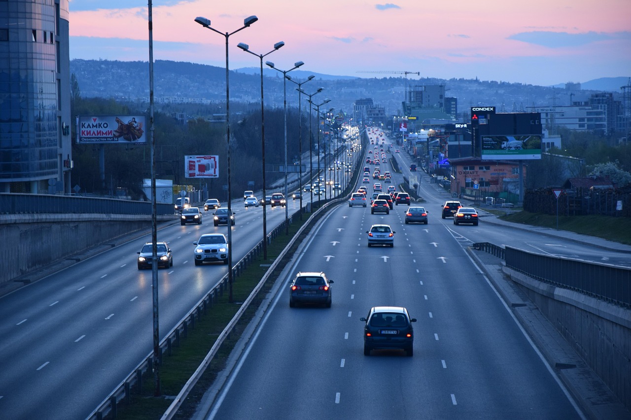 d&eacute;couvrez l'urban renaturation, une d&eacute;marche innovante visant &agrave; r&eacute;introduire la nature en milieu urbain pour am&eacute;liorer la qualit&eacute; de vie, favoriser la biodiversit&eacute; et cr&eacute;er des espaces verts durables en ville.