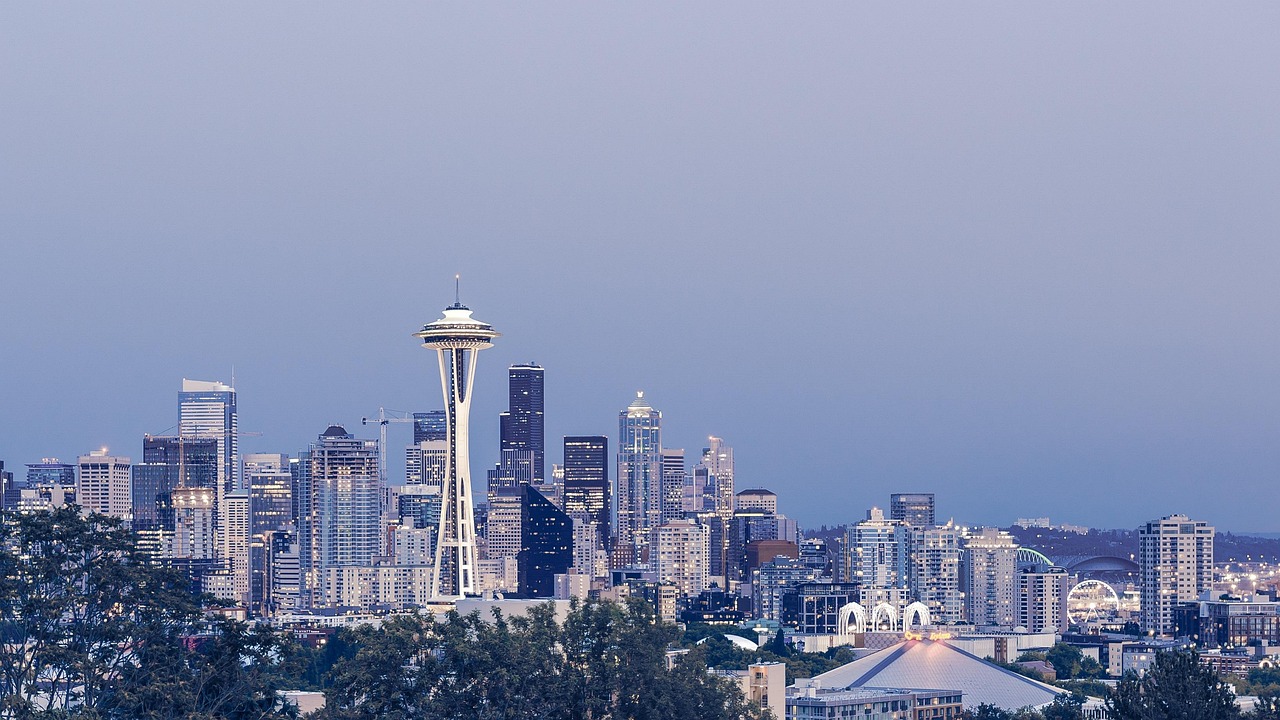 d&eacute;couvrez l'urban renaturation, une approche innovante pour r&eacute;introduire la nature en milieu urbain, am&eacute;liorer la biodiversit&eacute; et cr&eacute;er des espaces verts durables.